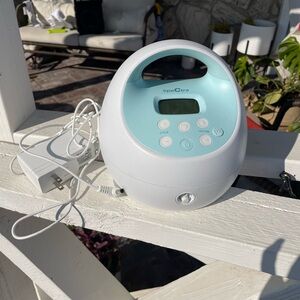 Spectra Pump. No attachments included just pump and charger.